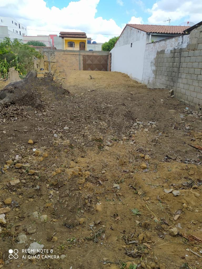 Vende-se terreno murado, 8×30 na Av. Lapa bairro Brasil.