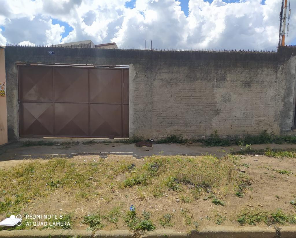 Vende-se terreno murado, 8×30 na Av. Lapa bairro Brasil.