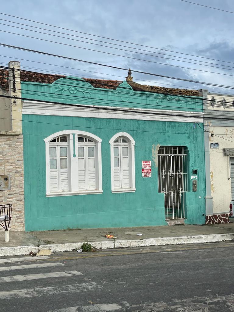 VENDE-SE CASA – PRAÇA JOAQUIM CORREIA – EM FRENTE A PREFEITURA