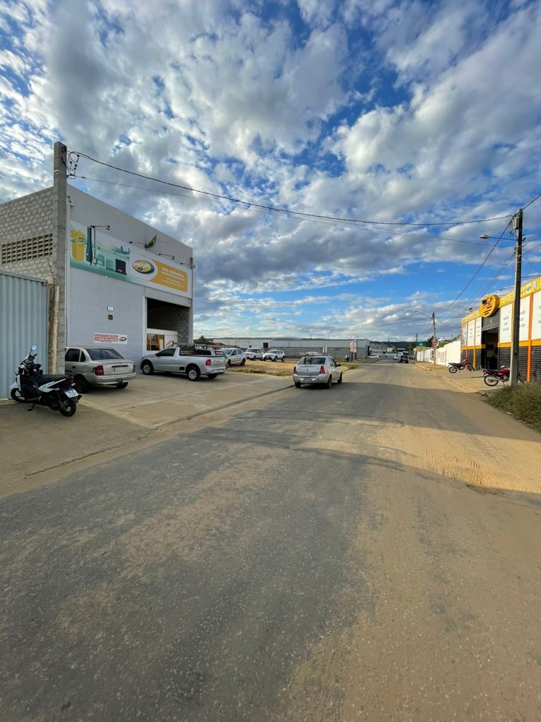 VENDE-SE PONTO COMERCIAL, 330m2 – RUA LIBANO – FELICIA