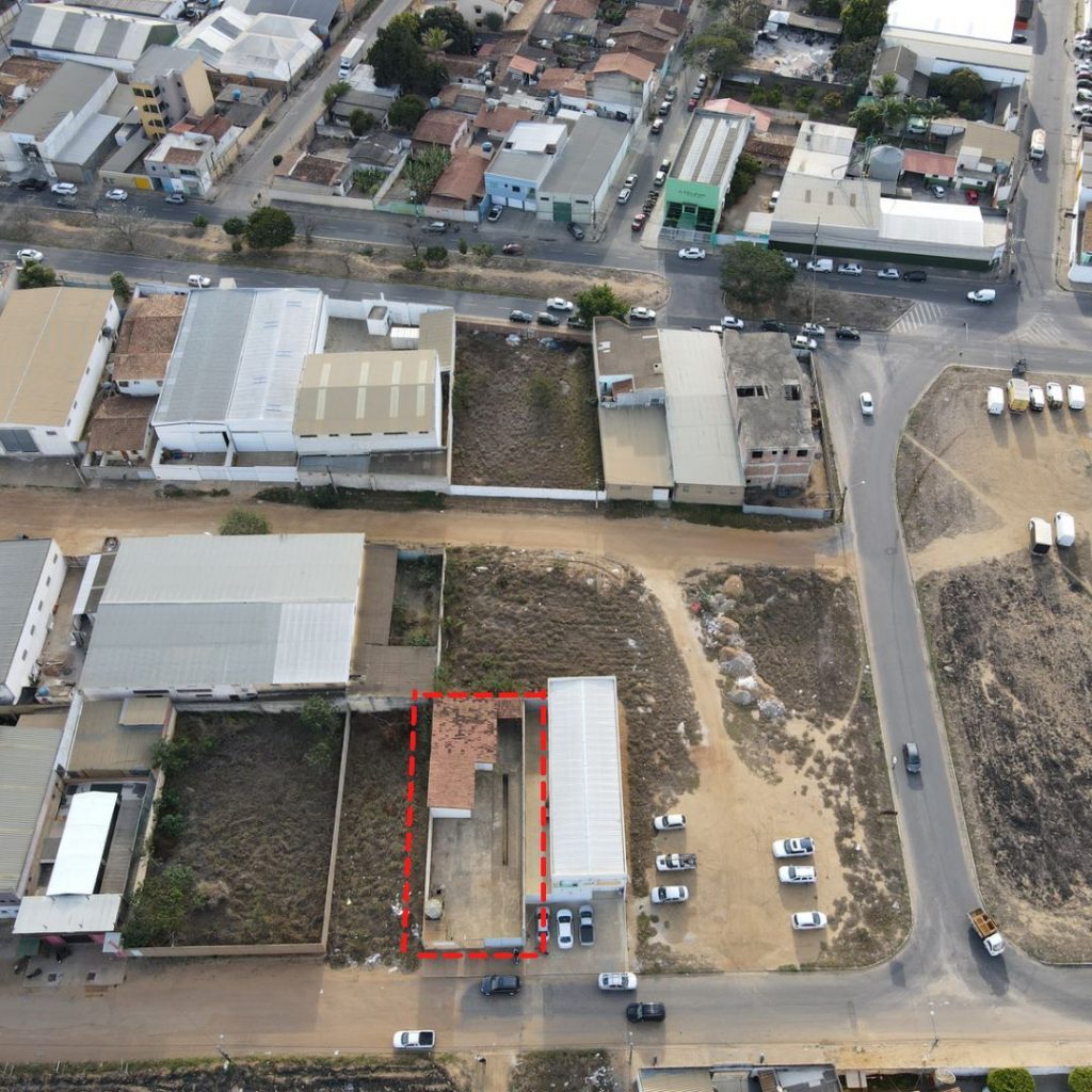 VENDE-SE PONTO COMERCIAL, 330m2 – RUA LIBANO – FELICIA