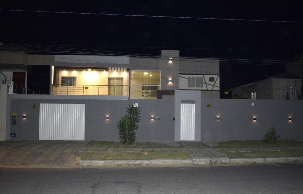 VENDE-SE CASA ALTO PADRÃO 3 SUÍTES – ALTO DA BOA VISTA