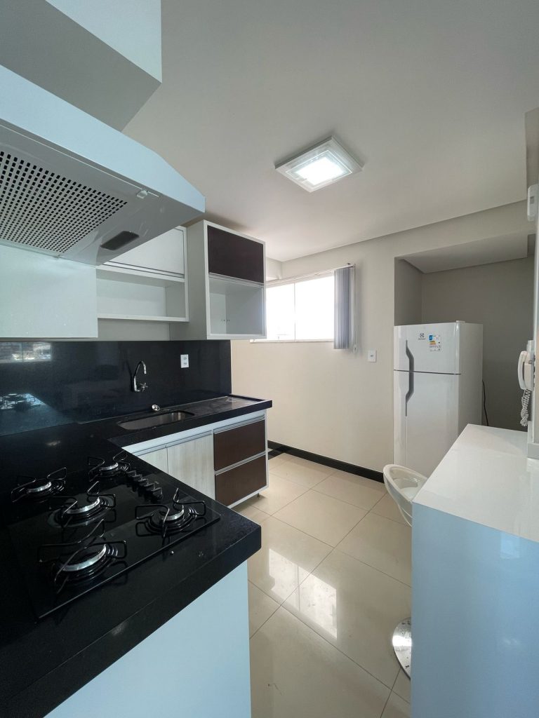 ALUGA-SE APARTAMENTO 2/4 MOBILIADO ALTO MARON