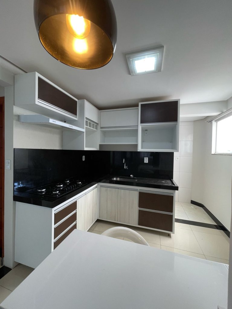 ALUGA-SE APARTAMENTO 2/4 MOBILIADO ALTO MARON