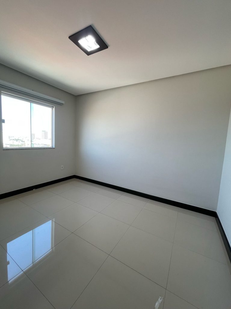 ALUGA-SE APARTAMENTO 2/4 MOBILIADO ALTO MARON