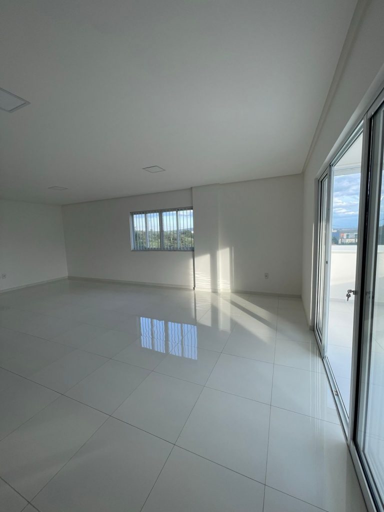VENDE-SE APARTAMENTO 3 SUITES NO CANDEIAS