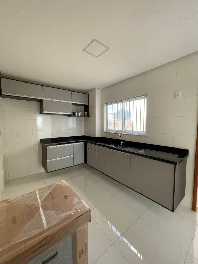 VENDE-SE APARTAMENTO 3 SUITES NO CANDEIAS