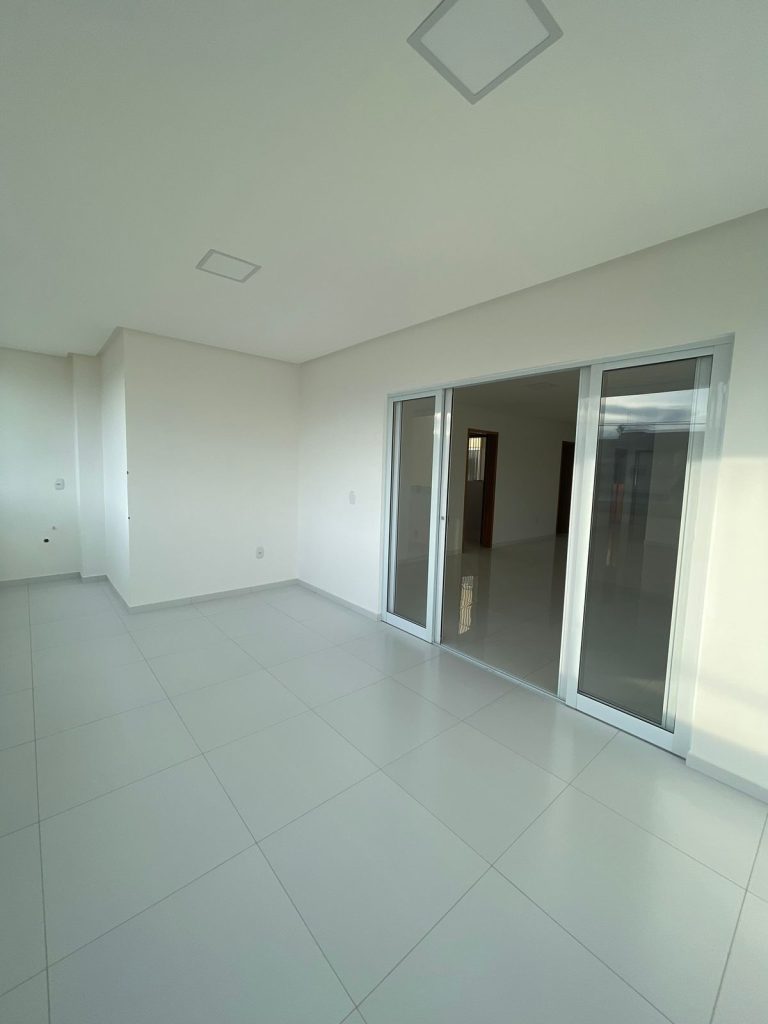 VENDE-SE APARTAMENTO 3 SUITES NO CANDEIAS