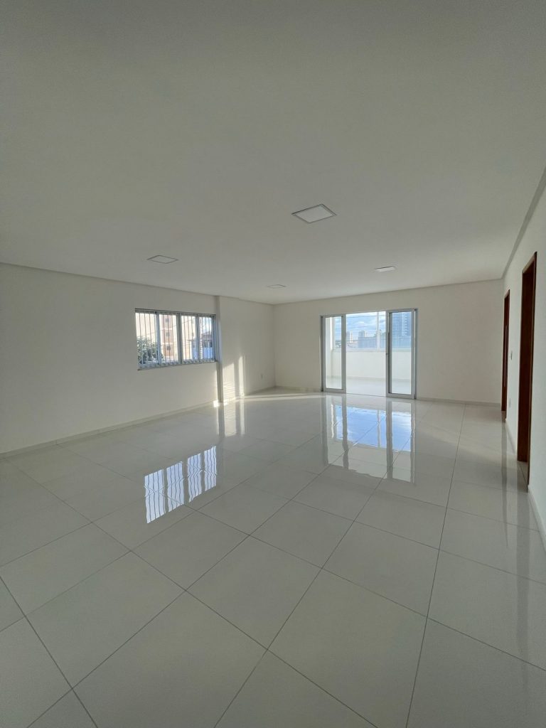 VENDE-SE APARTAMENTO 3 SUITES NO CANDEIAS