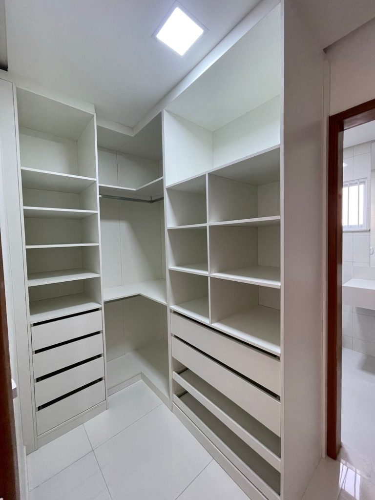 VENDE-SE APARTAMENTO 3 SUITES NO CANDEIAS