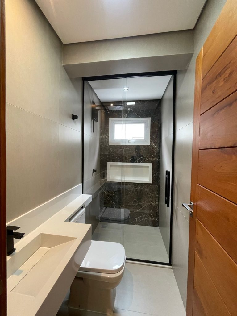 VENDE-SE CASA DE 2 PAVIMENTOS – ALPHAVILLE 2 – 4 SUITES