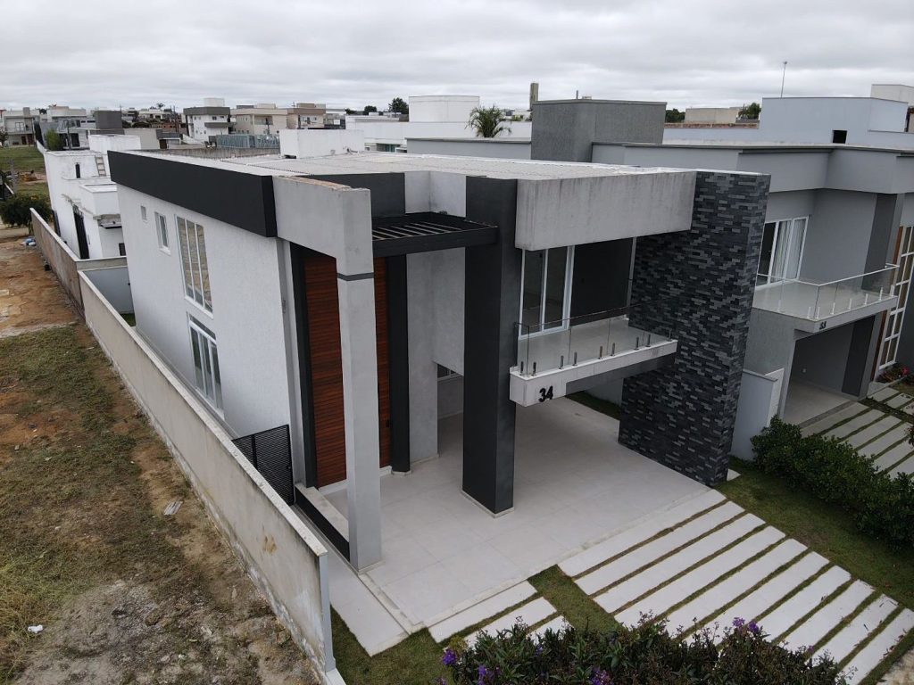 VENDE-SE CASA DE 2 PAVIMENTOS – ALPHAVILLE 2 – 4 SUITES