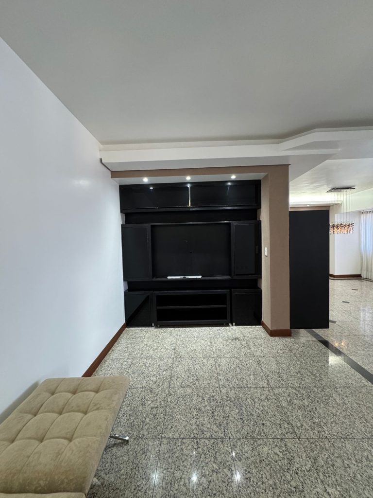 VENDE-SE APARTAMENTO 3/4 – 190m2 –  DUAS SUITES – QUARTO – DEPENDENCIA – RECREIO