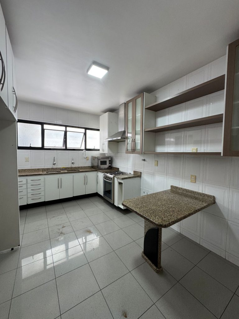 VENDE-SE APARTAMENTO 3/4 – 190m2 –  DUAS SUITES – QUARTO – DEPENDENCIA – RECREIO