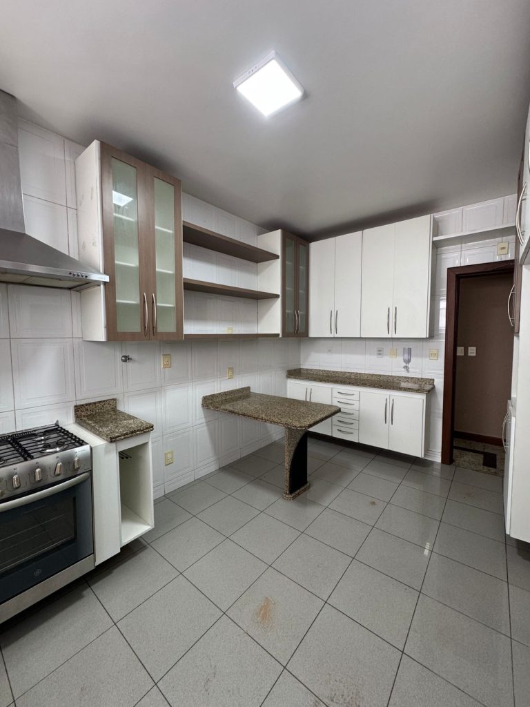 VENDE-SE APARTAMENTO 3/4 – 190m2 –  DUAS SUITES – QUARTO – DEPENDENCIA – RECREIO