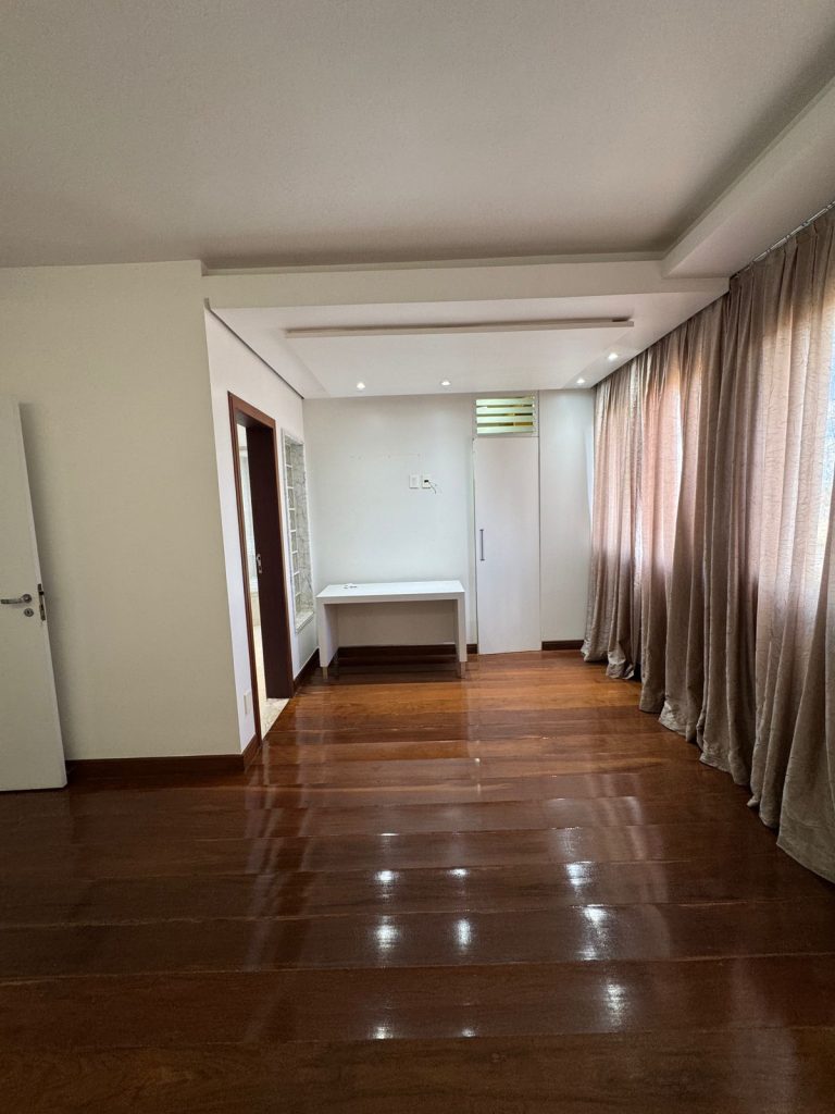 VENDE-SE APARTAMENTO 3/4 – 190m2 –  DUAS SUITES – QUARTO – DEPENDENCIA – RECREIO