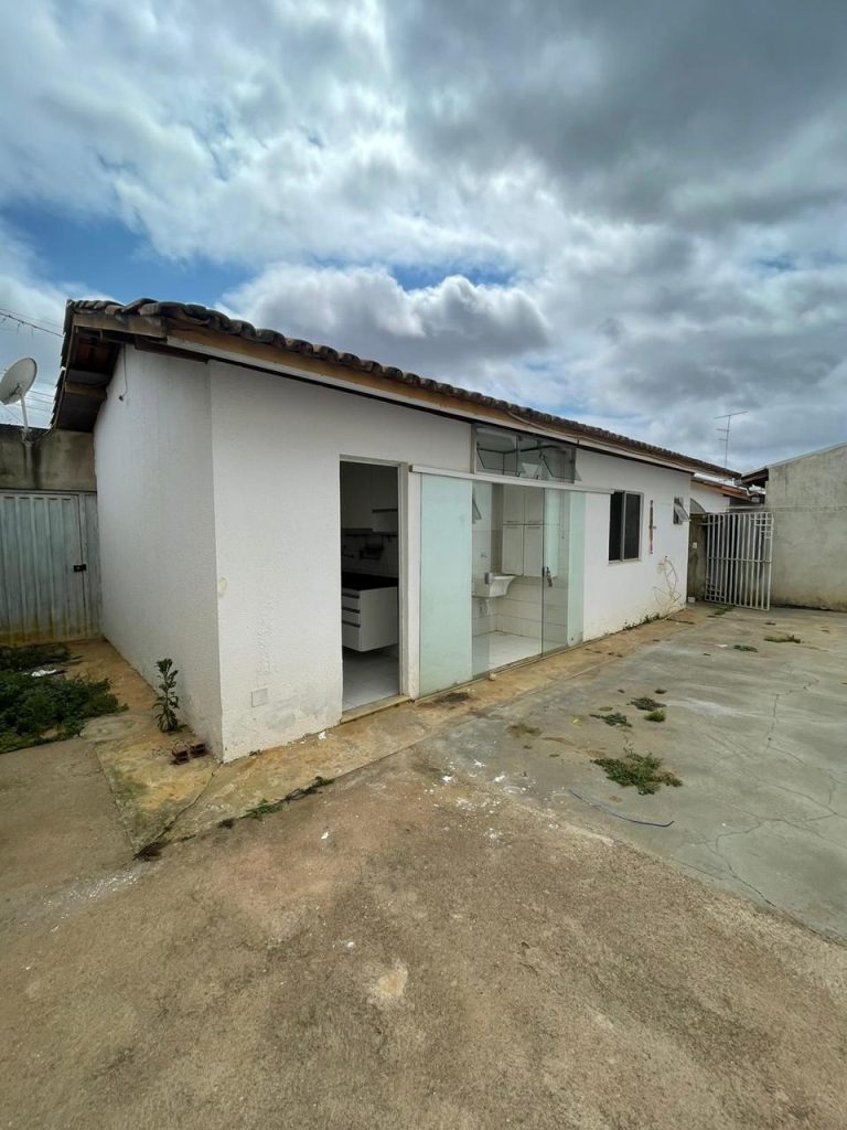 ALUGA-SE CASA 3 QUARTOS – CONDOMÍNIO VILA VERDE – PRIMAVERA