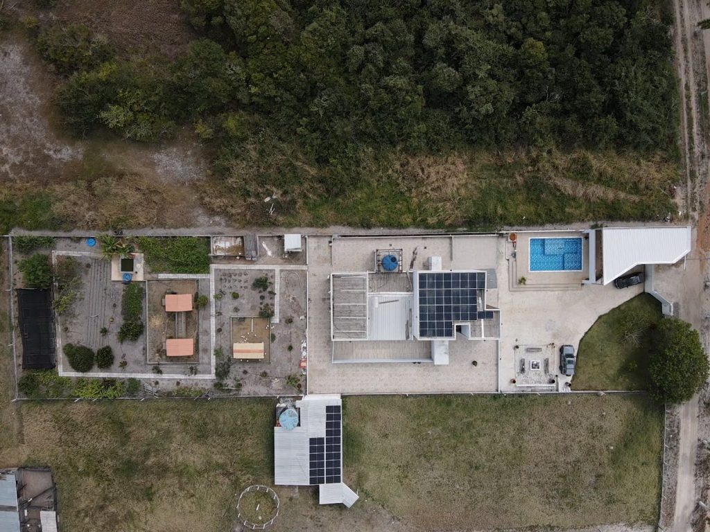 VENDE-SE CASA – SÍTIO EM CONDOMÍNIO FECHADO PROXIMO AO HARAS RESIDENCE