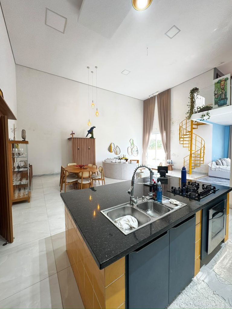 VENDE-SE CASA – SÍTIO EM CONDOMÍNIO FECHADO PROXIMO AO HARAS RESIDENCE