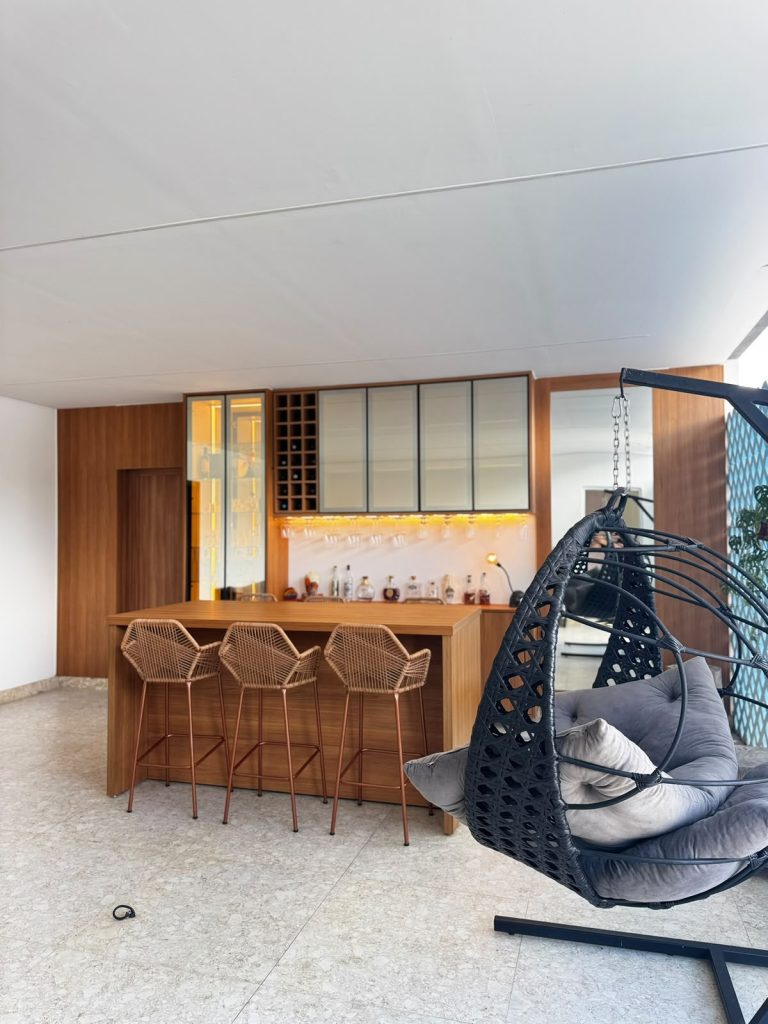 VENDE-SE CASA – SÍTIO EM CONDOMÍNIO FECHADO PROXIMO AO HARAS RESIDENCE