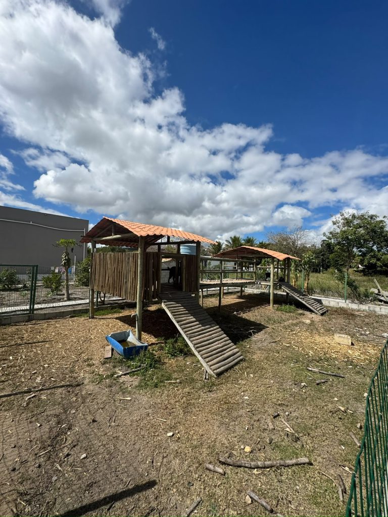 VENDE-SE CASA – SÍTIO EM CONDOMÍNIO FECHADO PROXIMO AO HARAS RESIDENCE