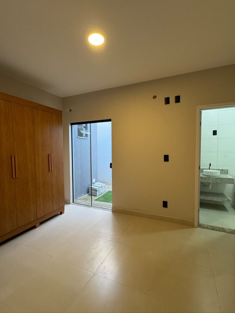ALUGA-SE CASA 3 SUÍTES – DUQUE D`LESTE