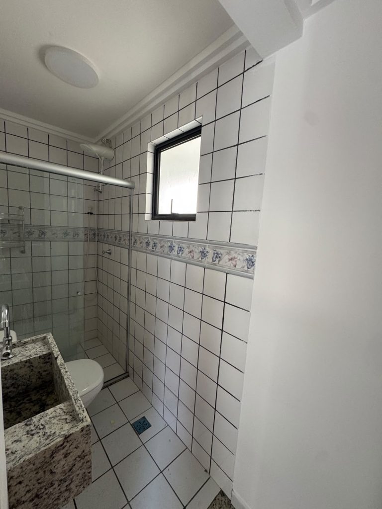 VENDE-SE APARTAMENTO COM 2 SUÍTES – NA AV. LUIZ EDUARDO MAGALHÃES