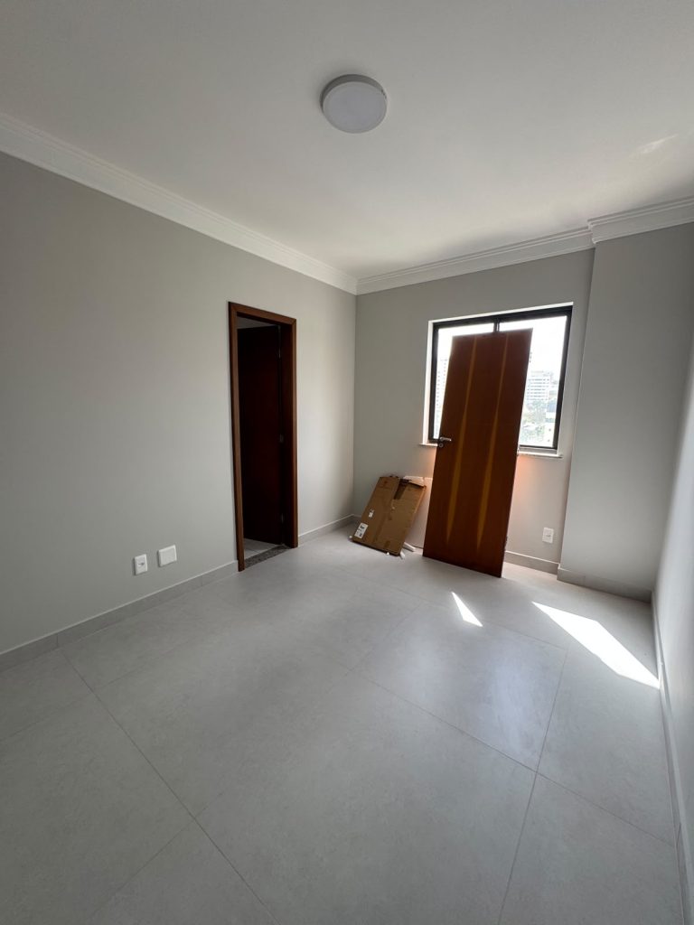 VENDE-SE APARTAMENTO COM 2 SUÍTES – NA AV. LUIZ EDUARDO MAGALHÃES